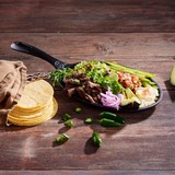 Victoria Fajita Skillet 24 x 17,5 cm, Seasoned bak-/braadpan Zwart, Color packaging
