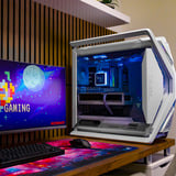 ALTERNATE Ryzen 9 - RTX 5090 White Gaming pc Powered by ASUS Wit | R9 9950X3D | RTX 5090 | 64 GB | 4 TB SSD