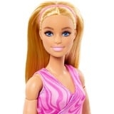 Mattel Barbie Barbie Made to Move met roze sporttop en blauwe yogabroek Pop 