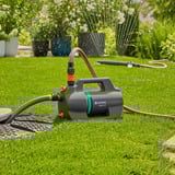 GARDENA Besproeiingspomp 5200 Silent Set met slang en aanzuigunit Donkergrijs/turquoise, 09085-20 | Pomp | 20 m slang | 3,5 m aanzuigunit