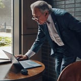 HP Poly Voyager Free 60+ UC M Carbon Black Earbuds  headset Zwart, Incl. BT700 USB-C-adapter + oplaadcase met touchscreen