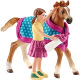 Schleich Horse Club - Veulen met deken speelgoedvoertuig 42361