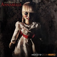Mezco Toys The Conjuring: Annabelle 18 inch Prop Replica Doll speelfiguur 
