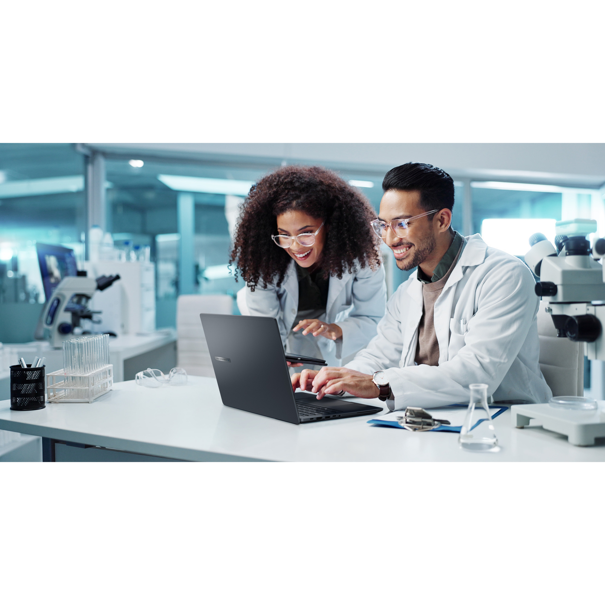 ASUS ExpertBook B5 B5405CCA-LY0008X 14"  laptop Zwart | Core Ultra 5 225H | Arc 130T | 16 GB | 512 GB SSD