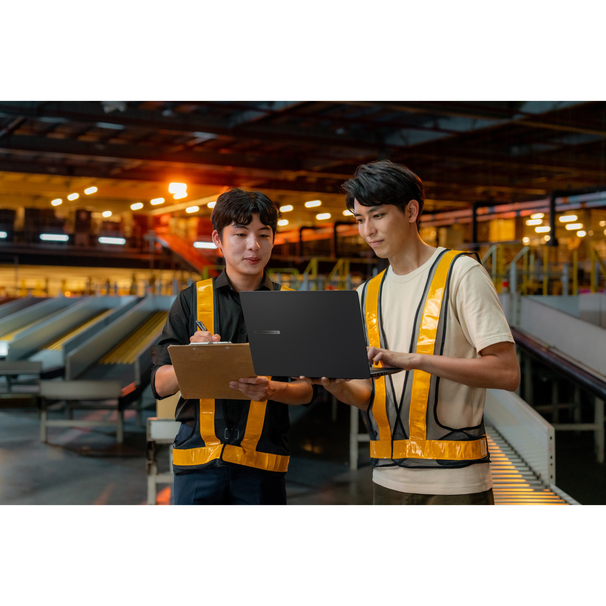 ASUS ExpertBook B5 B5405CCA-LY0020X 14"  laptop Zwart | Core Ultra 7 255H | Arc 140T | 16 GB | 512 GB SSD